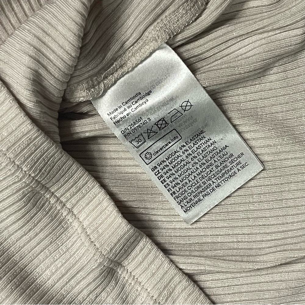 H&M Racer Tank - Picture 3 of 3